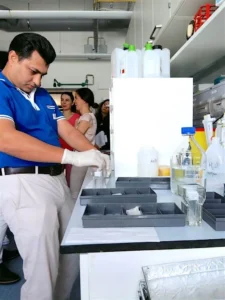 dermatoloq mehdi iskəndərli laboratoriyada